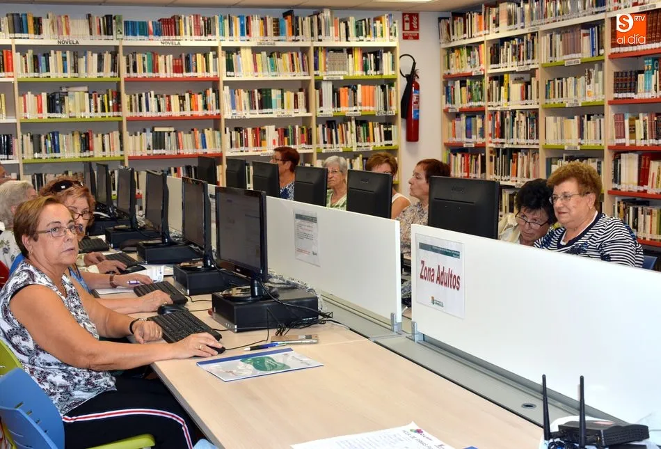 Foto 3 - La asociaci&oacute;n de mayores Liminares comienza el curso con clases de gimnasia y un taller de internet