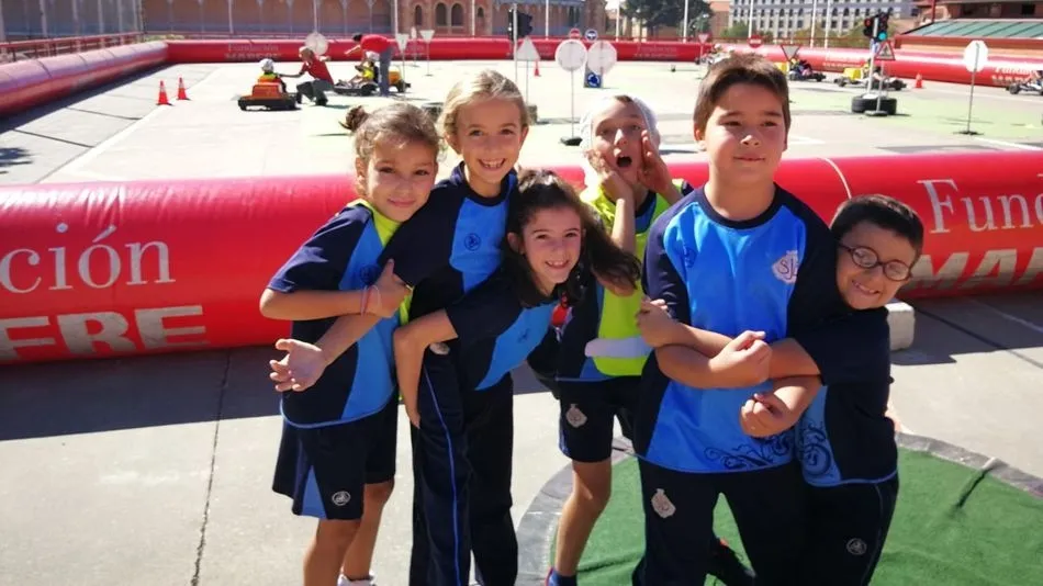 Varios alumnos del Colegio San Juan Bosco muestran su alegría durante la actividad.