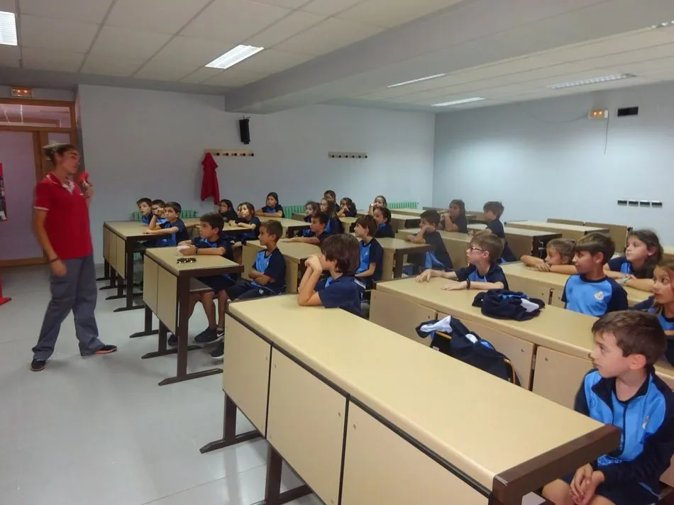Foto 4 - Los alumnos del Colegio San Juan Bosco conocen de cerca la Educaci&oacute;n Vial con una interesante...