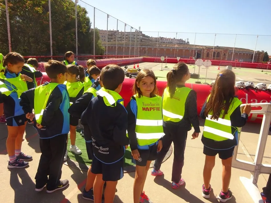 Foto 2 - Los alumnos del Colegio San Juan Bosco conocen de cerca la Educaci&oacute;n Vial con una interesante...