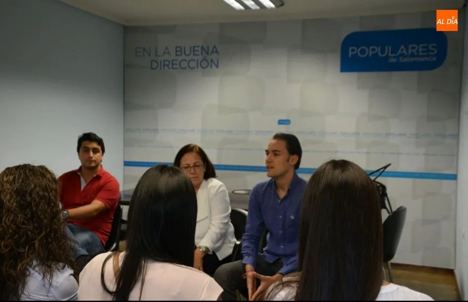 Foto 11 - Mar&iacute;a Jes&uacute;s Moro anima a los j&oacute;venes a que sean cr&iacute;ticos y exigentes con el Gobierno porque...