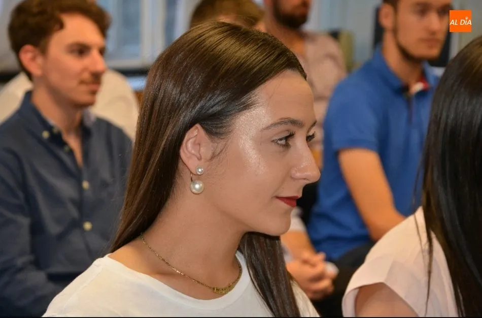 Foto 10 - Mar&iacute;a Jes&uacute;s Moro anima a los j&oacute;venes a que sean cr&iacute;ticos y exigentes con el Gobierno porque...