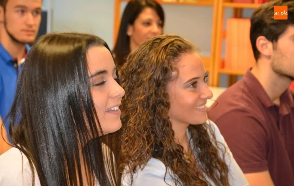 Foto 8 - Mar&iacute;a Jes&uacute;s Moro anima a los j&oacute;venes a que sean cr&iacute;ticos y exigentes con el Gobierno porque...