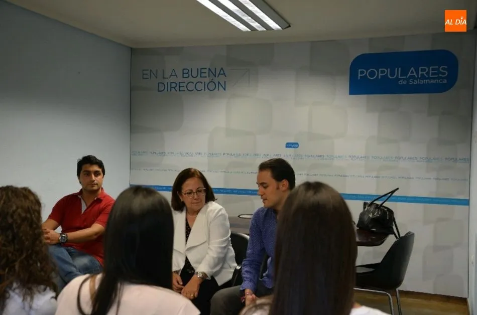 Foto 6 - Mar&iacute;a Jes&uacute;s Moro anima a los j&oacute;venes a que sean cr&iacute;ticos y exigentes con el Gobierno porque...