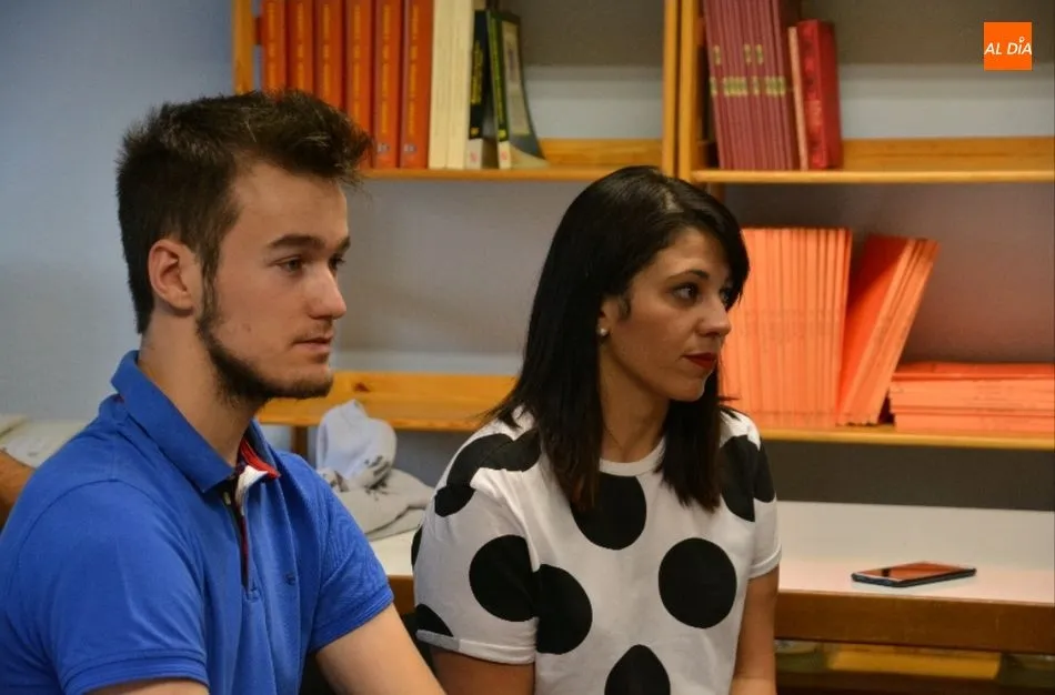 Foto 2 - Mar&iacute;a Jes&uacute;s Moro anima a los j&oacute;venes a que sean cr&iacute;ticos y exigentes con el Gobierno porque...