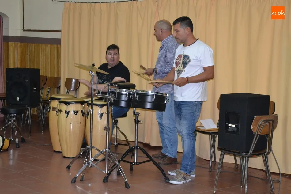 Tarde de ritmos cubanos en el CSA Aldea de la mano de Dismer Hechavarria  