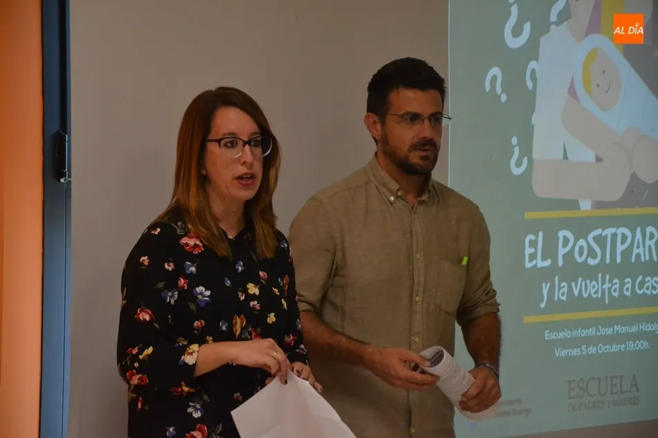 Foto 4 - Miguel &Aacute;ngel Velasco abre el curso de la Escuela de Padres y Madres con una charla sobre el...