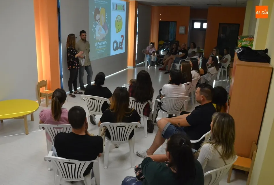 Foto 3 - Miguel &Aacute;ngel Velasco abre el curso de la Escuela de Padres y Madres con una charla sobre el...