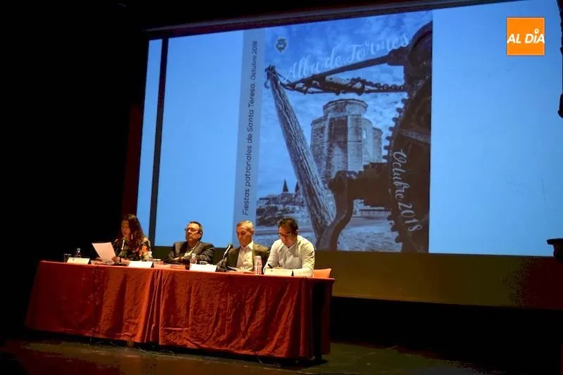 Momento de la presentación del libro de fiestas