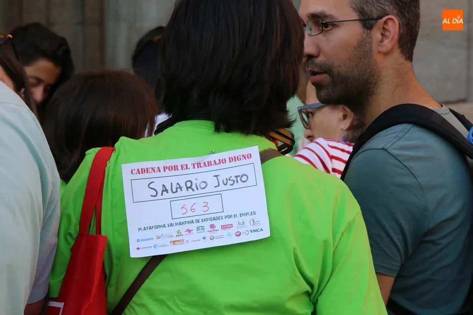 Foto 10 - Cadena humana por el empleo digno en la Plaza Mayor