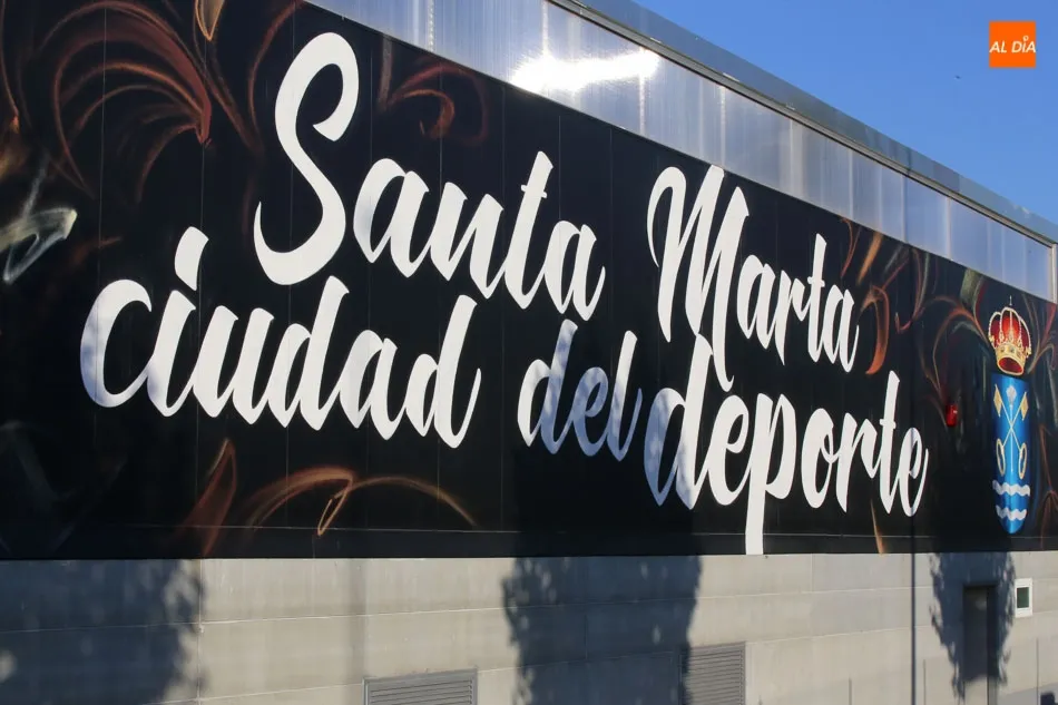 Foto 6 - Multitudinario y emotivo estreno del pabell&oacute;n municipal &lsquo;Mar&iacute;a Santos&rsquo; de Santa Marta   