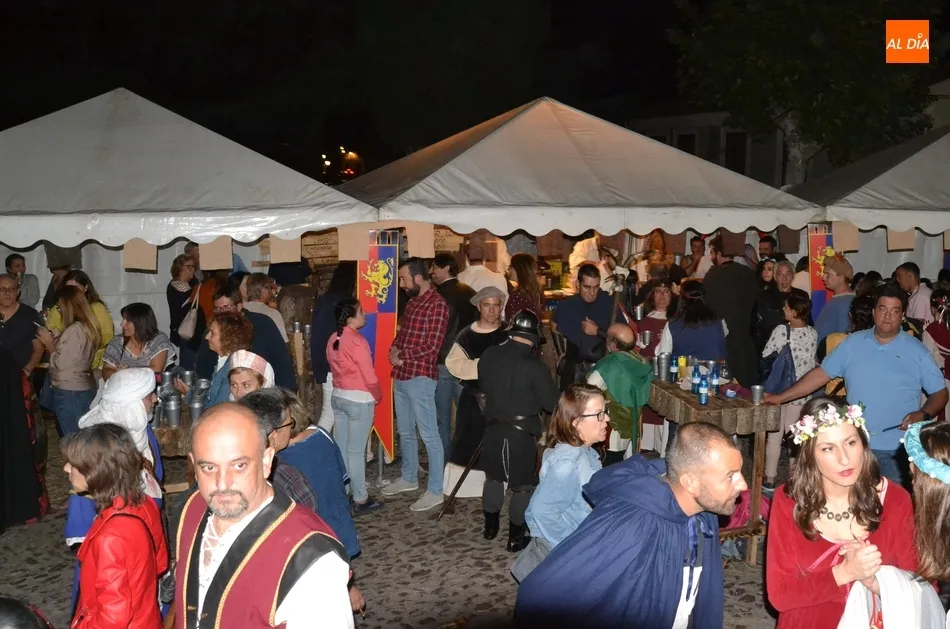 Foto 4 - Los Reyes Alfonso XI y Mar&iacute;a de Portugal hacen su entrada en la ciudad en loor de multitudes  