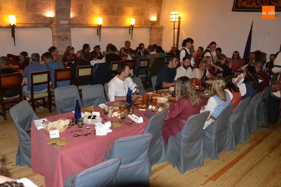 Foto 10 - El Leproso P&eacute;rez cierra la primera jornada de la Feria Medieval  