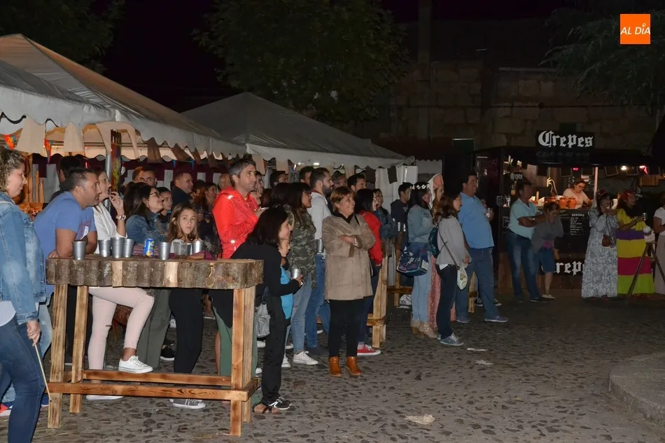 Foto 7 - El Leproso P&eacute;rez cierra la primera jornada de la Feria Medieval  