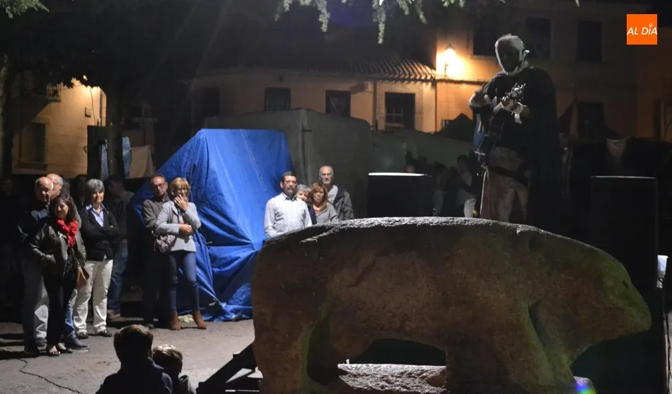 Foto 2 - El Leproso P&eacute;rez cierra la primera jornada de la Feria Medieval  