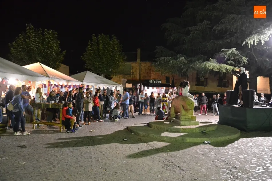 Foto 3 - El Leproso P&eacute;rez cierra la primera jornada de la Feria Medieval  