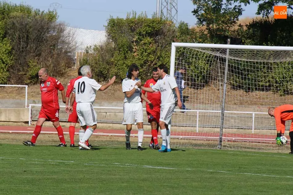 Foto 11 - La selecci&oacute;n de la Guardia Civil se lleva el Triangular frente a los Veteranos del Real Madrid y a ...