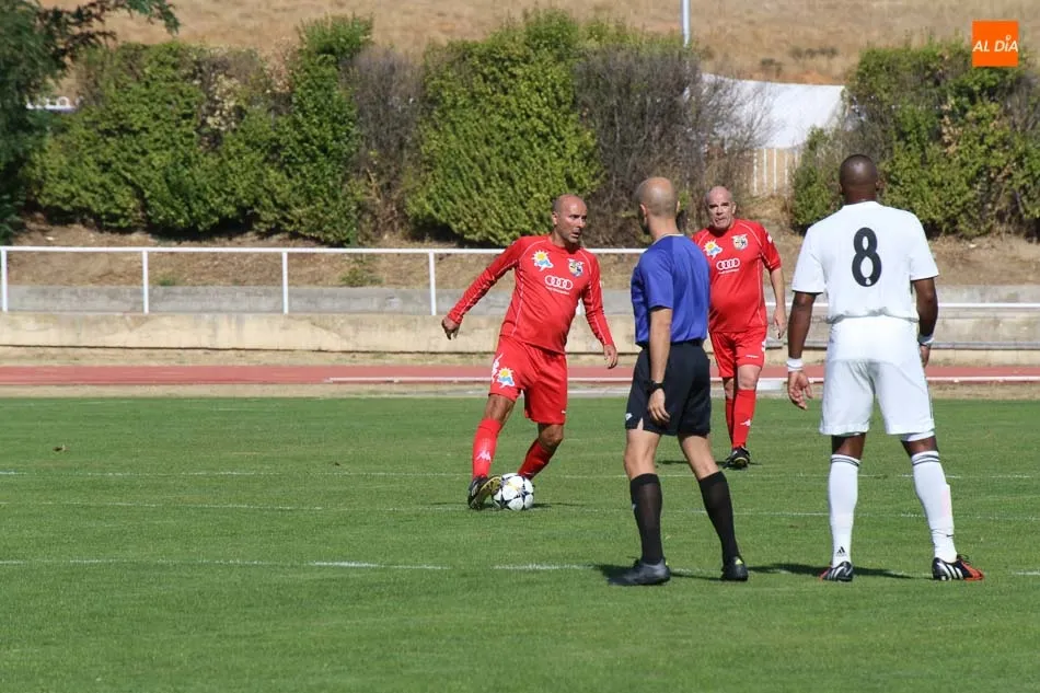 Foto 10 - La selecci&oacute;n de la Guardia Civil se lleva el Triangular frente a los Veteranos del Real Madrid y a ...