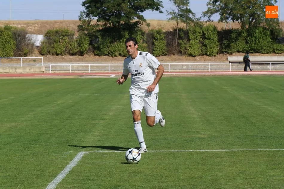 Foto 8 - La selecci&oacute;n de la Guardia Civil se lleva el Triangular frente a los Veteranos del Real Madrid y a ...