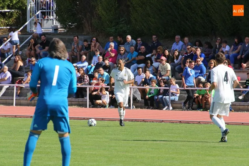 Foto 7 - La selecci&oacute;n de la Guardia Civil se lleva el Triangular frente a los Veteranos del Real Madrid y a ...