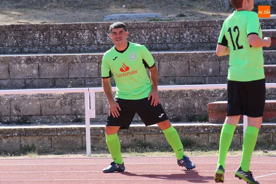 Foto 4 - La selecci&oacute;n de la Guardia Civil se lleva el Triangular frente a los Veteranos del Real Madrid y a ...