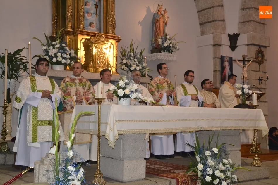 Foto 11 - Miguel &Aacute;ngel Garc&iacute;a Miguel preside su primera Eucarist&iacute;a  