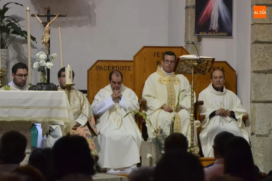 Foto 5 - Miguel &Aacute;ngel Garc&iacute;a Miguel preside su primera Eucarist&iacute;a  