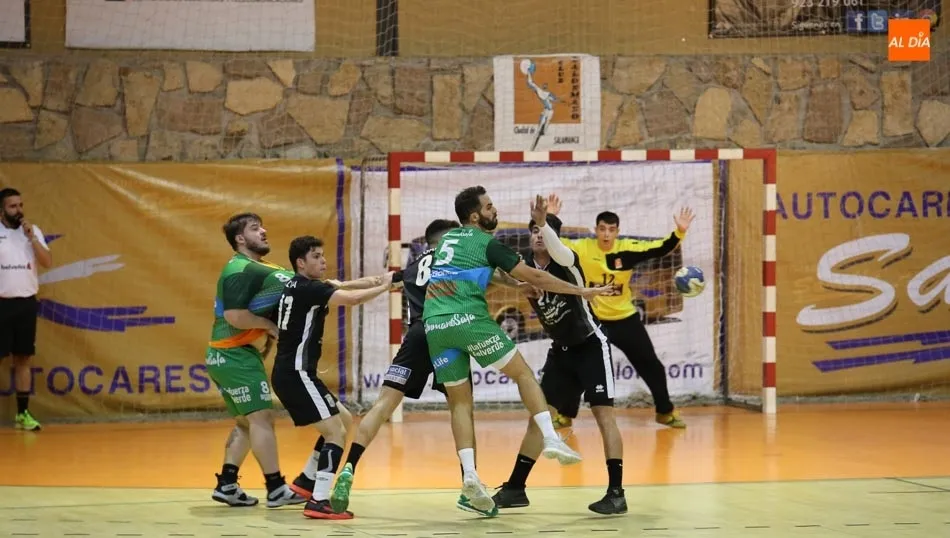 Un lance del encuentro disputado esta tarde en el Río Tormes. Fotos: Alberto Martín