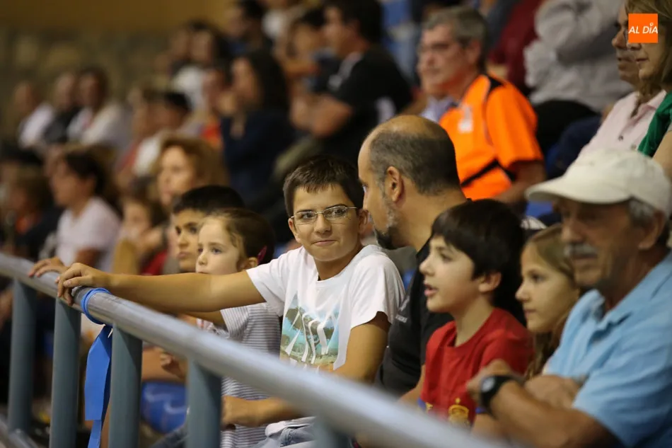 Foto 6 - El Autocares Sanal&oacute;n cae en el R&iacute;o Tormes con el Safa Metlife en un partido donde tuvo la...