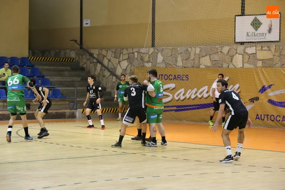 Foto 4 - El Autocares Sanal&oacute;n cae en el R&iacute;o Tormes con el Safa Metlife en un partido donde tuvo la...