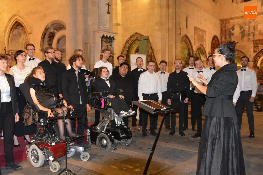 El coro alemán, dirigido por la la salmantina María Rodríguez Luengo. Fotos: Lydia González