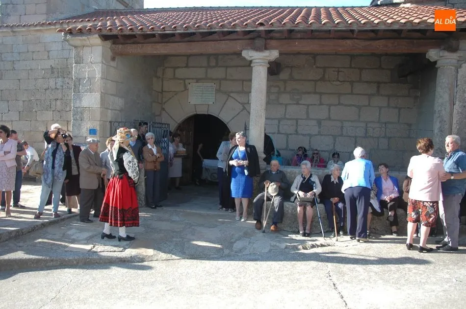 Foto 11 - Las Madrinas ofrecen sus roscas a la Virgen del Rosario en El Manzano  