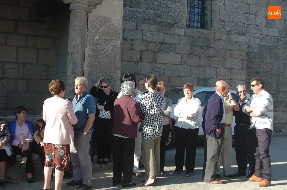 Foto 9 - Las Madrinas ofrecen sus roscas a la Virgen del Rosario en El Manzano  