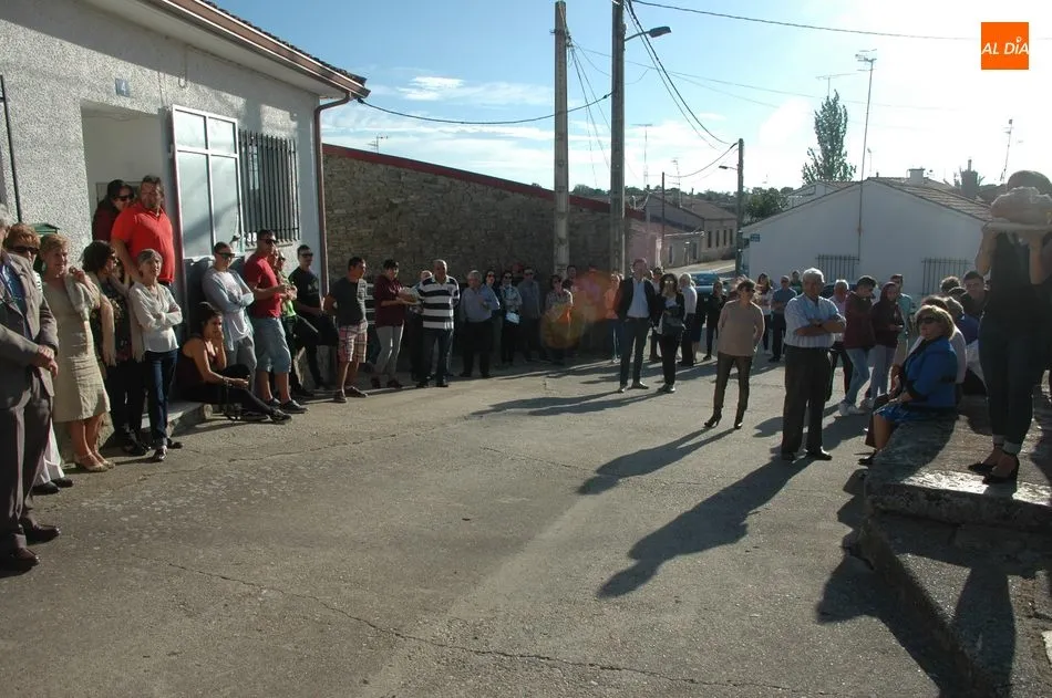 Foto 2 - Las Madrinas ofrecen sus roscas a la Virgen del Rosario en El Manzano  