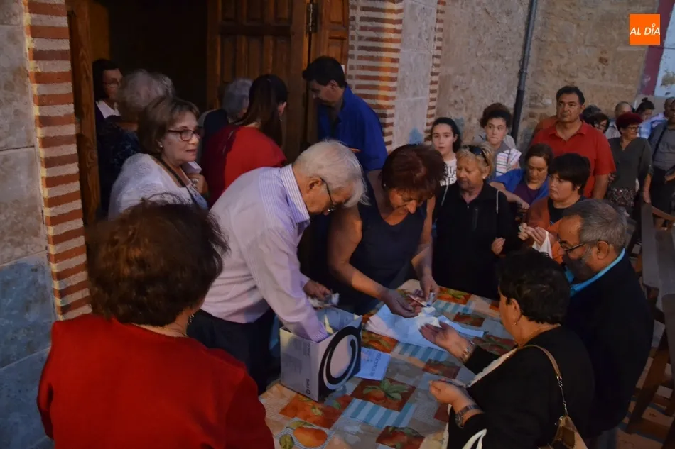Foto 5 - El Puente inicia los festejos de la Virgen del Rosario poniendo a la venta 1.600 roscas  