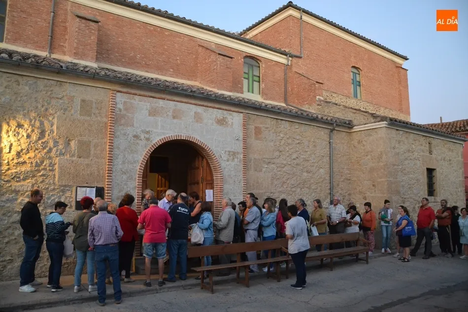 Foto 7 - El Puente inicia los festejos de la Virgen del Rosario poniendo a la venta 1.600 roscas  