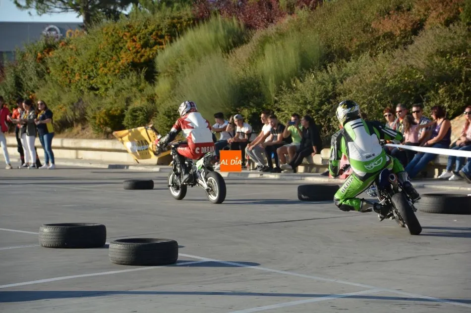Foto 6 - Los aficionados al motociclismo disfrutan con una exhibici&oacute;n de Pitmotard en El Tormes