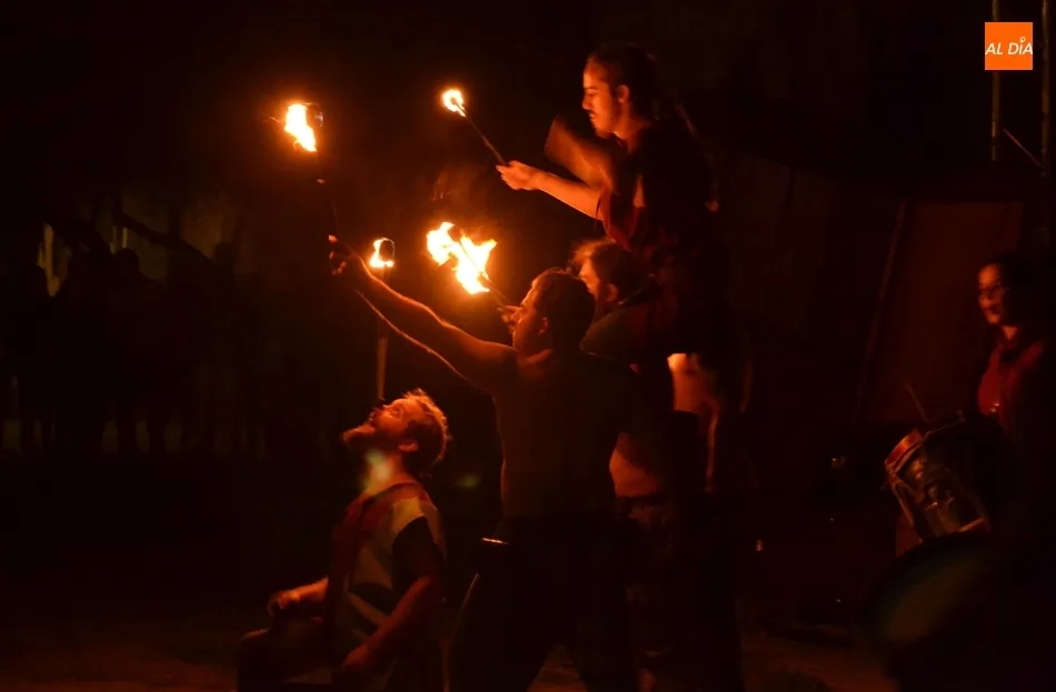 Foto 3 - El s&aacute;bado de Feria concluye con un espectacular n&uacute;mero de m&uacute;sica y fuego  