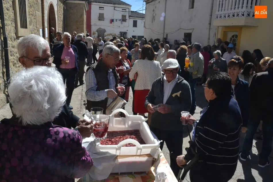 Foto 2 - Domingo Peinado dice adi&oacute;s a la Parroquia de Santa Marina durante la fiesta de la Virgen del...