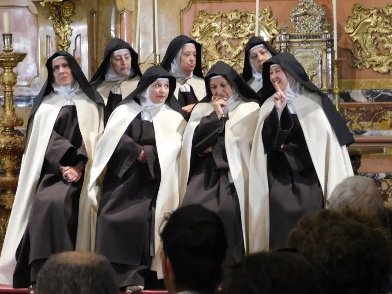Foto 10 - Sierva de Dios, Doctora entre los hombres y turista por el mundo