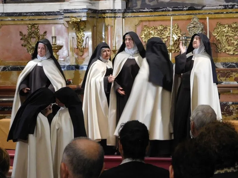 Foto 9 - Sierva de Dios, Doctora entre los hombres y turista por el mundo