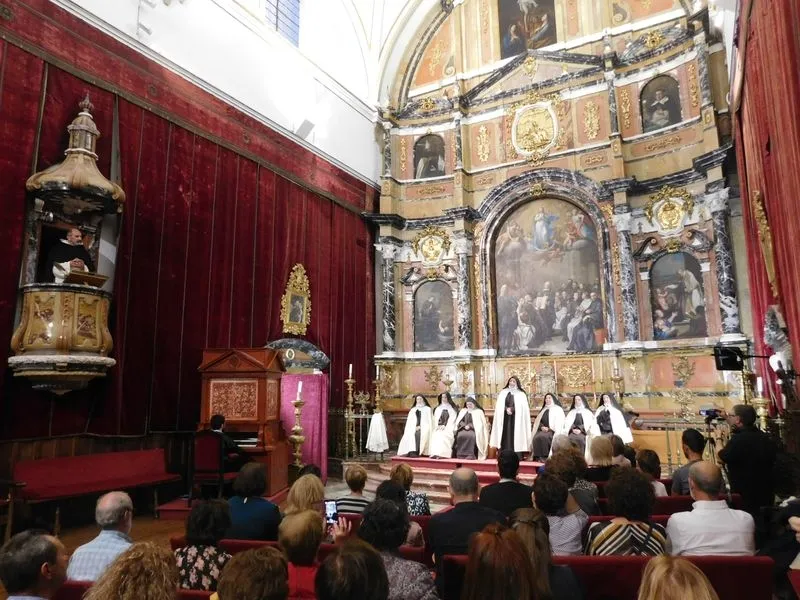 Foto 8 - Sierva de Dios, Doctora entre los hombres y turista por el mundo
