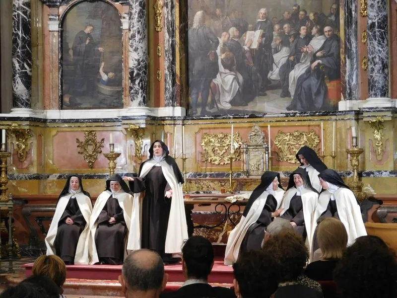 Foto 2 - Sierva de Dios, Doctora entre los hombres y turista por el mundo