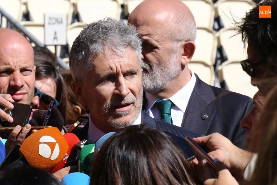 Fernando Grande-Marlaska ofrece declaraciones tras el desfile de la Guardia Civil.
