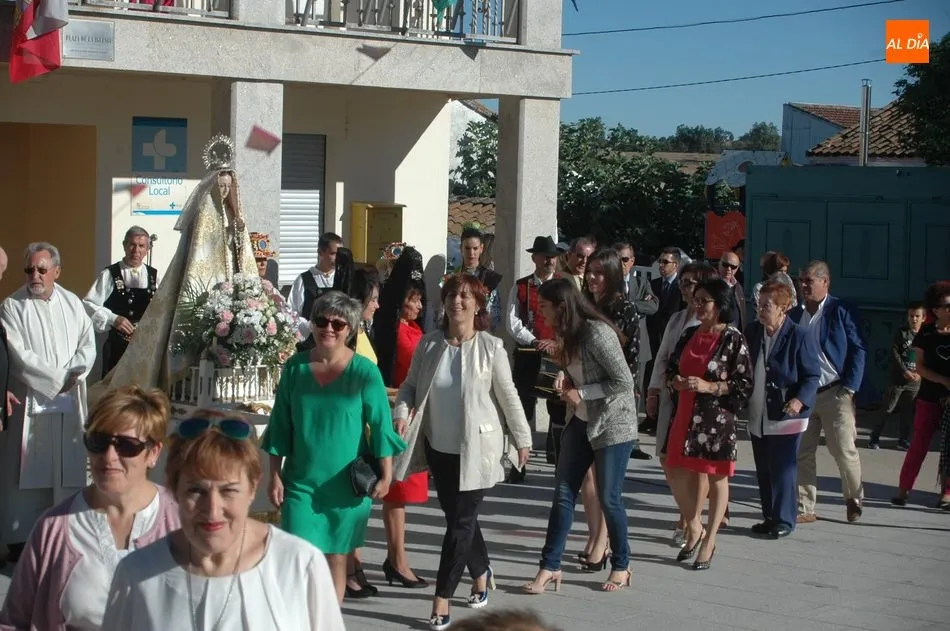 Foto 7 - Hasta 300 euros por dos roscas para la Virgen del Rosario en Valderrodrigo  