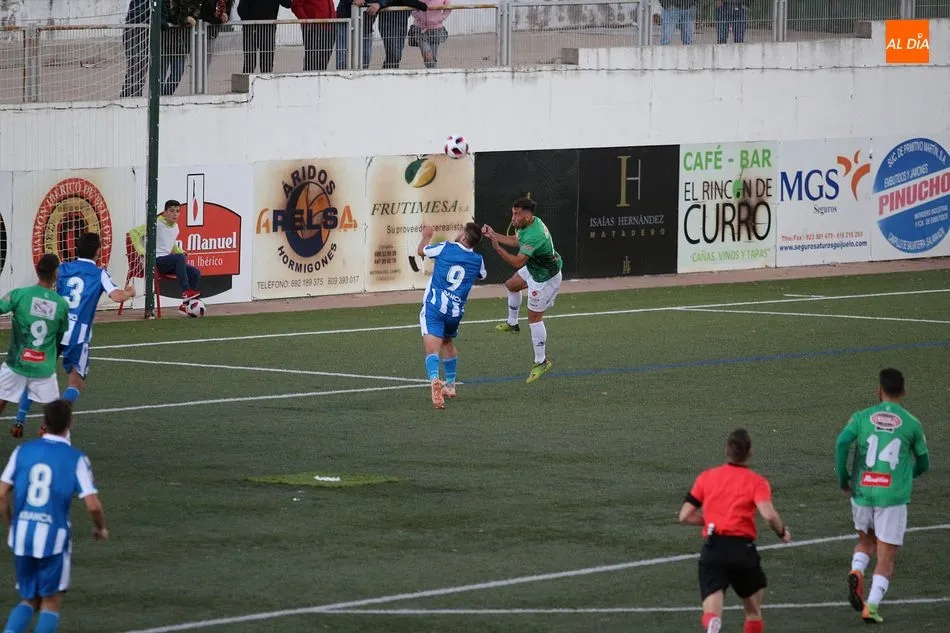 Foto 7 - El CD Guijuelo gana al Depor B (1-0) y ya es tercero