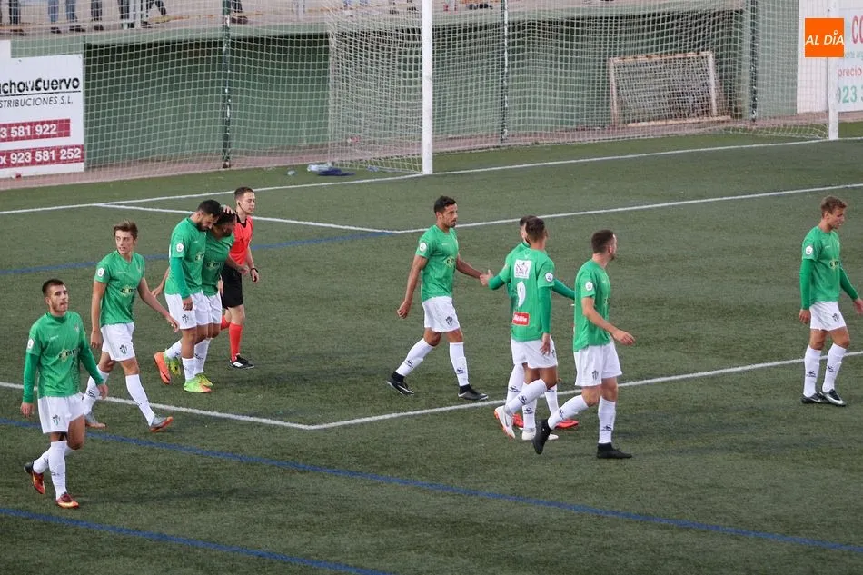 Foto 6 - El CD Guijuelo gana al Depor B (1-0) y ya es tercero