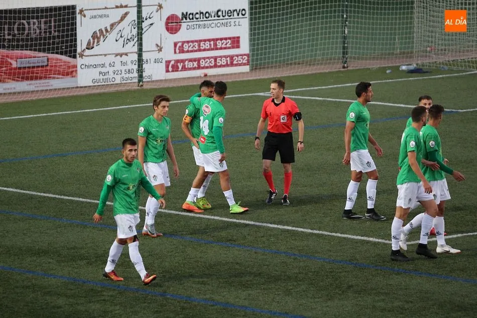 Foto 3 - El CD Guijuelo gana al Depor B (1-0) y ya es tercero
