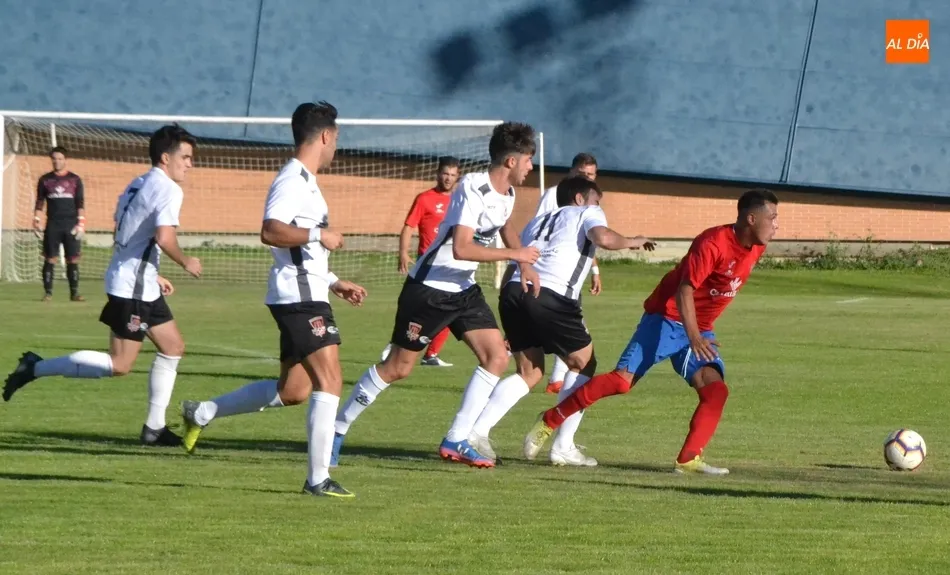 Foto 9 - El Ciudad Rodrigo remonta ante el Benavente para lograr su 2&ordf; victoria tras pasarlo muy mal en el...