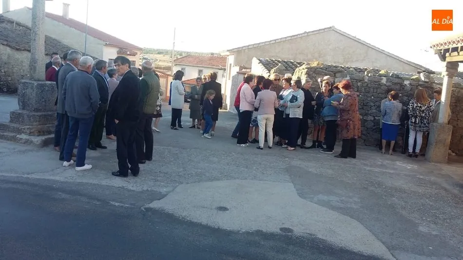 Foto 11 - Las mujeres de Cip&eacute;rez ejercen como Madrinas en la ofrenda a la Virgen del Rosario  